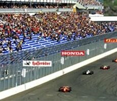 Momentaufnahme eines F1 Rennens auf dem Lausitzring